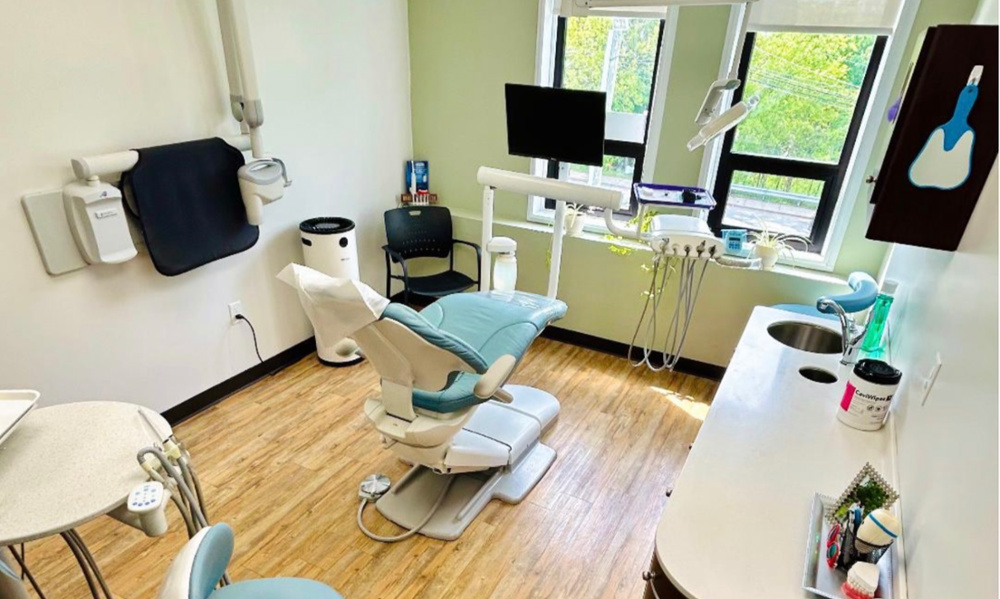 harte dental image of dental chair. Relaxed environment for your dental visit with large soft chair and bright clean room